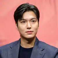 Gelar Fan Meeting di Indonesia, Lee Min Ho Penasaran Pengin Coba Seblak.&nbsp; (ANTHONY WALLACE / AFP)