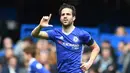 Gelandang Chelsea, Cesc Fabregas, melakukan selebrasi usai mencetak gol ke gawang Crystal Palace pada laga Premier League di Stadion Stamford Bridge (1/4/2017). Sebelum kembali ke Barcelona, Fabregas bermain untuk Arsenal. (EPA/Facundo Arrizabalaga)