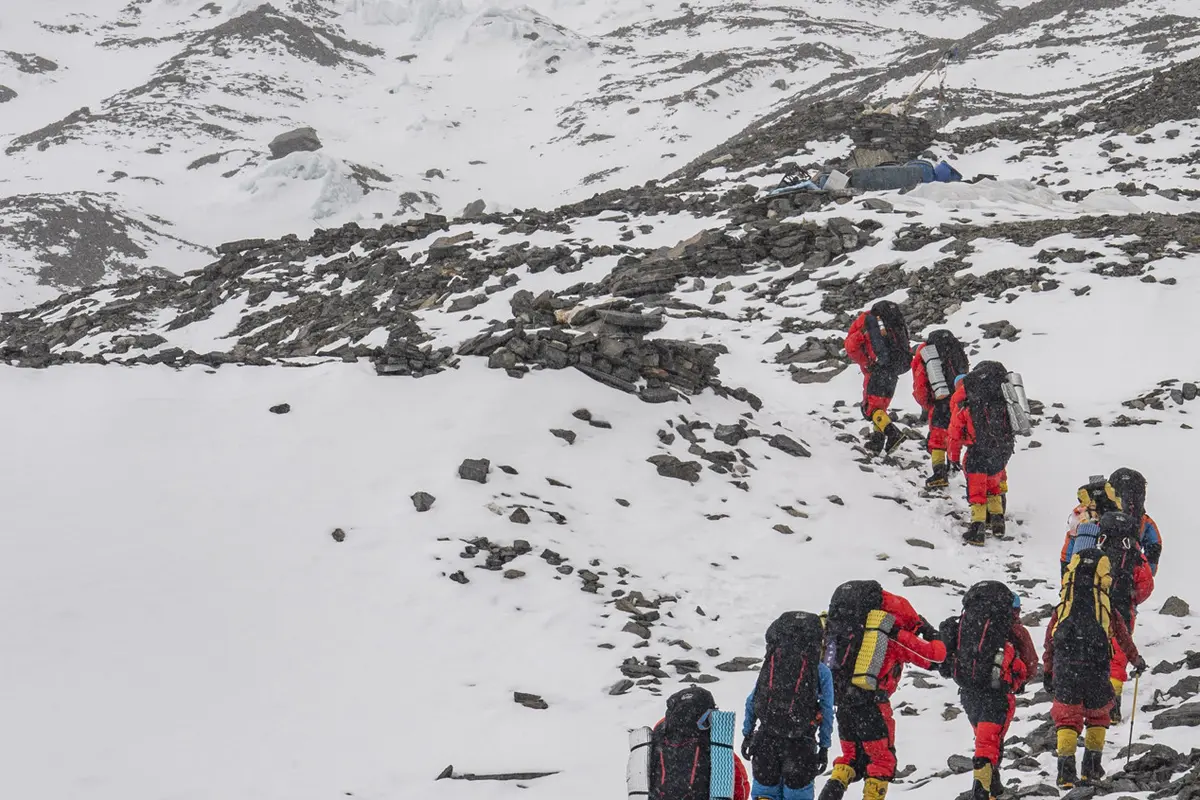 FOTO: China Ukur Ulang Tinggi Gunung Everest