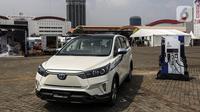 Mobil Toyota Kijang Innova EV Concept dihadirkan di area Indonesia International Motor Show (IIMS) 2022 di JIExpo Kemayoran, Jakarta, Kamis (31/3/2022). Kehadiran mobil ini juga diharapkan memberi nilai tambah bagi industri otomotif nasional sebagai produk ekspor. (Liputan6.com/Johan Oktavianus)