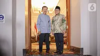 Diketahui, menurut Wakil Sekjen PKB Daniel Johan pertemuan ketua umumnya ke rumah JK adalah agenda halal bihalal kepada para sesepuh yang juga alumni wakil presiden. (Liputan6.com/Faizal Fanani)