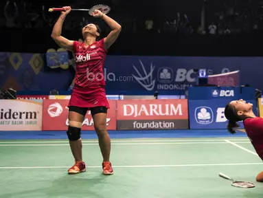 Ganda putri Indonesia, Anggia Shitta Awanda/Ni Ketut Mahadewi Istarani, berhasil mengalahkan pasangan Thailand, Puttita Supajirakul/Sapsiree Taerattanachai, pada Indonesia Open di JCC, Jakarta, Jumat (17/6/2017). (Bola.com/Vitalis Yogi Trisna)