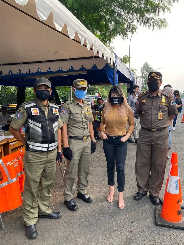 5 Potret Dinar Candy Saat Dapat Hukuman Akibat Langgar PSBB, Curi Perhatian