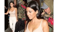 Banyak yang berspekulasi bahwa wanita yang bersama Bieber itu ialah seorang janda beranak tiga, Kourtney Kardashian.