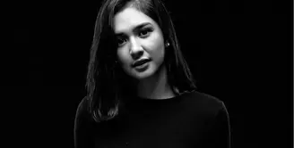 Tampil glamour sepertinya sudah menjadi hal biasa bagi selebriti di setiap penampilannya. Namun di kesehariannya, memakai kaos tetap menjadi pilihan utama bagi  Mikha Tambayong dan 7 artis cantik ini. (Instagram/mikthambayong)