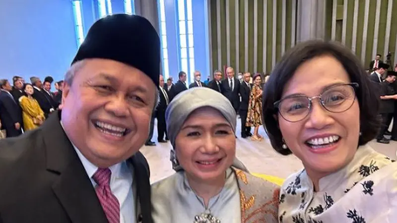 Menkeu Sri Mulyani berfoto bersama Gubernur Bank Indonesia Perry Warjiyo Usai Diangkat Kembali Jadi. Foto: Instagram