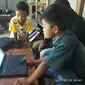 Jurnalis dan ORARI Banyumas Fasilitasi Siswa Pegunungan Belajar Jarak Jauh dengan Radio. (Foto: Liputan6.com/ORARI)