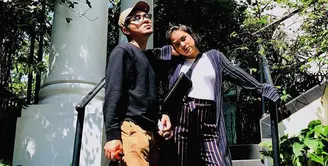 Mytha Lestari, sekarang ini tengah menunggu lahirnya anak pertama, buah cintanya bersama Barry Maheswara. Mytha pun tak ingin kehilangan momen membahagiakan di hamil tuanya, untuk itu ia melakukan sesi foto maternity. (Instagram/mythalestari)