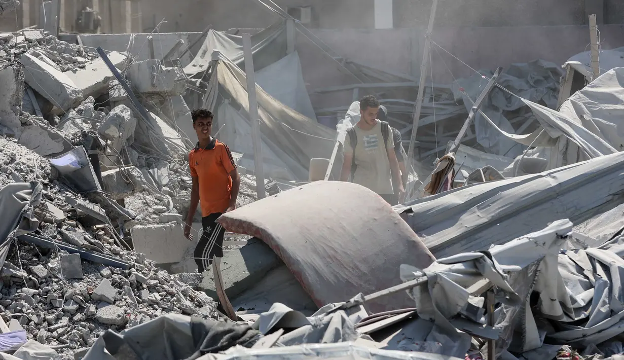 Di samping Menara Mushtaha terdapat Kamp Kteiba, salah satu kamp pengungsian terbesar di Kota Gaza yang menampung puluhan ribu warga. (Omar AL-QATTAA/AFP)