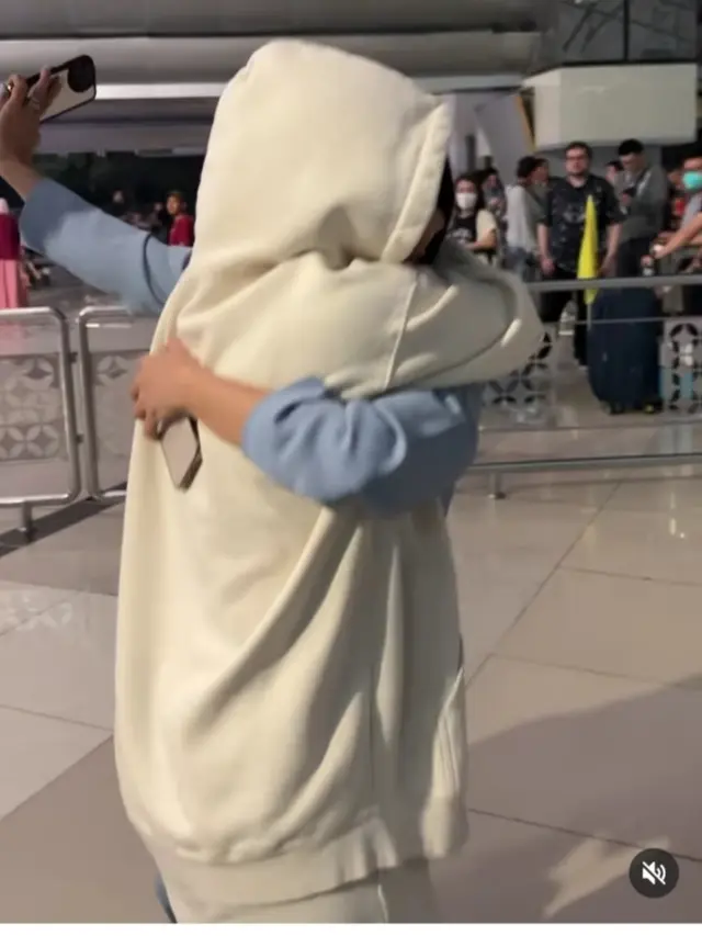 Ririn Ekawati bareng putri sulungnya, Jasmine Abeng (Foto: instagram ririnekawati)