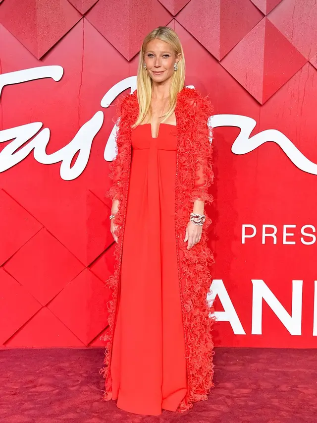 Gaya seleb di Fashion Awards 2023