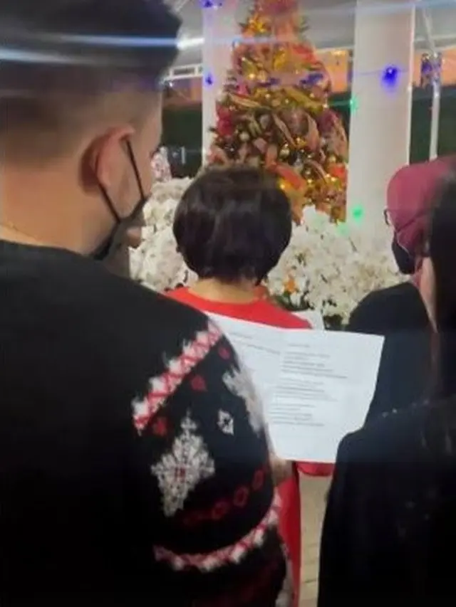 Punya Kekasih Anak Pendeta, Ini 6 Salmafina dan Greivance Lumoindong Rayakan Natal Bareng