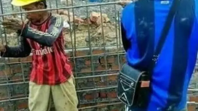 6 Baju Kuli Bangunan yang Berusaha Tampil Beda Ini Nyeleneh, Kocak