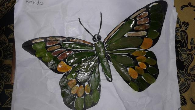 Contoh Gambar Kolase dari Daun