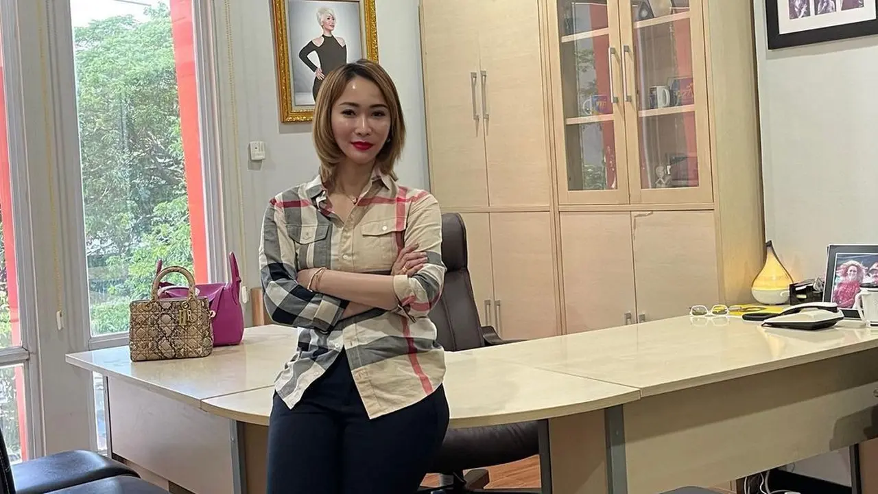 Inul Daratista saat ini sedang berlibur di Yogyakarta, penampilannya pun jadi perbincangan publik