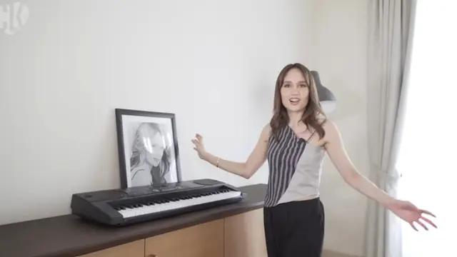 Potret Kamar Tidur Cinta Laura (YouTube/Cinta Laura Kiehl)