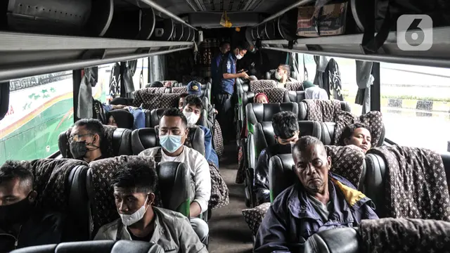 FOTO: Libur Nataru, Penumpang Bus AKAP Wajib Tes Antigen