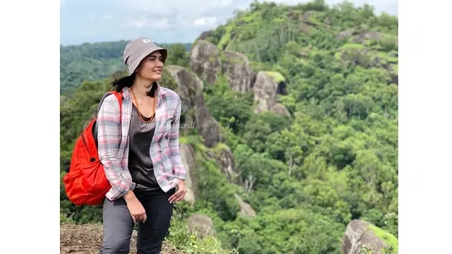 Kini Medina Kamil masih berpetualangan, ibu dua anak ini menjelajahi menjelajahi berbagai lokasi menarik di Nusantara.