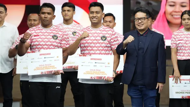 Managing Director Sinar Mas, Ferry Salman (kanan) dalam ‘Malam Apresiasi untuk Peraih Medali Olimpiade Paris 2024 dari Sinergi Kelompok Usaha Indonesia’, di Jakarta (26/8/2024). (Dok Sinar Mas)