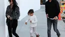 Kim Kardashian bahkan bercanda dan mengatakan keduanya seperti pasangan yang sudah menikah. (SplashNews/HollywoodLife)