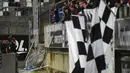 Pembatas tribun stadion yang roboh pada laga Ligue 1 antara Amiens melawan Lille LOSC  di Licorne stadium, Amiens, (30/9/2017). Laga tersebut akhirnya ditunda. (AFP/Francois Lo Presti)