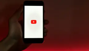 Komdigi Desak YouTube Perketat Pembatasan Usia Soal Iklan Vape