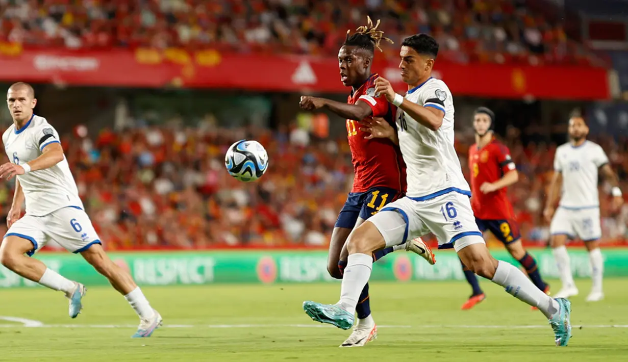 Pada laga kuaifikasi, Spanyol bermain sangat agresif sejak awal. Perbedaan level antartim tidak membuat La Roja mengendurkan permainan mereka. (AP Photo/Fermin Rodriguez)