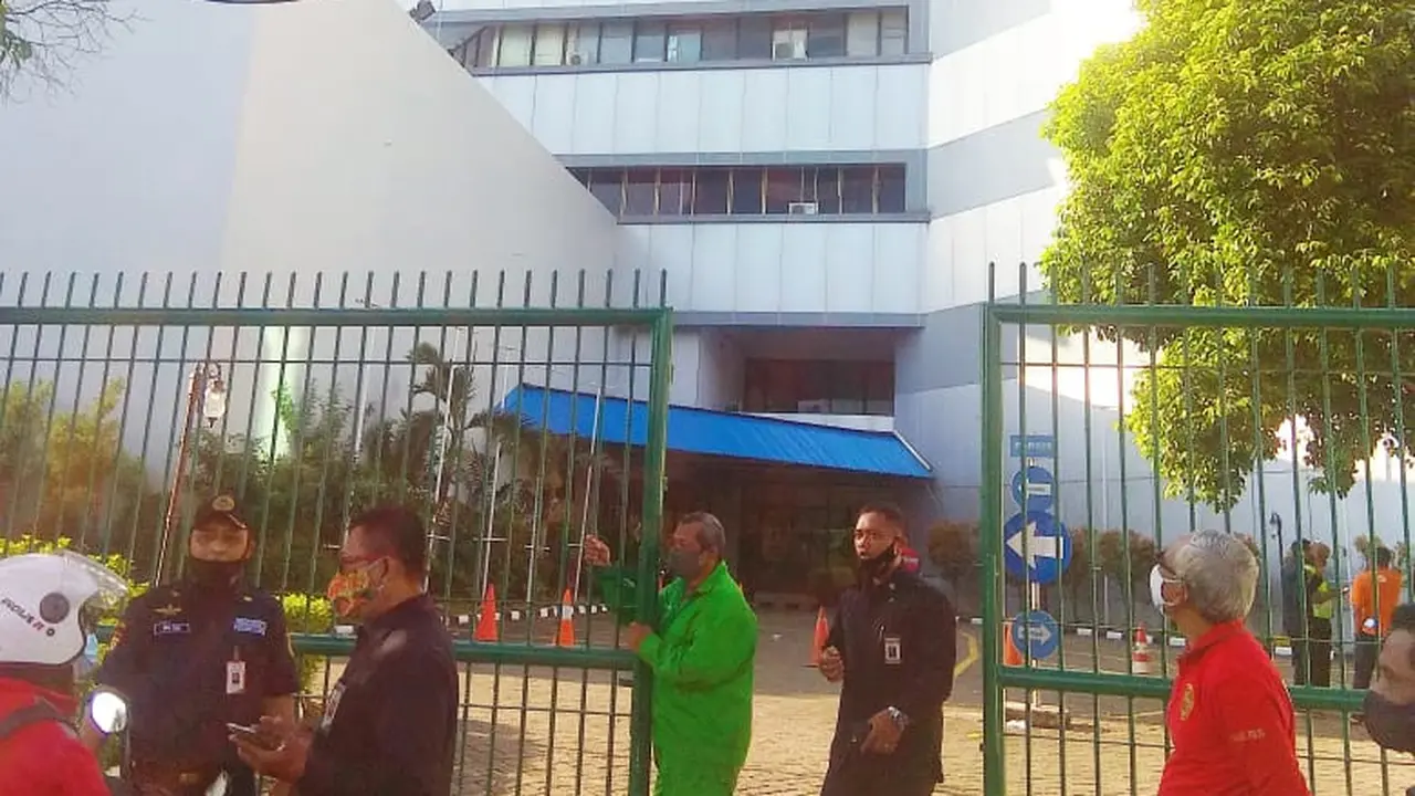 Atap Gedung Film Pesona Indonesia roboh pada Rabu (7/10/2020) pagi.