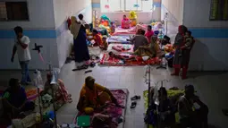 Seperti dikutip dari Associated Press, Bangladesh tengah dilanda wabah demam berdarah dengue (DBD) yang menewaskan 778 orang dan menginfeksi 157.172 orang sepanjang 2023. (AP Photo/Mahmud Hossain Opu)
