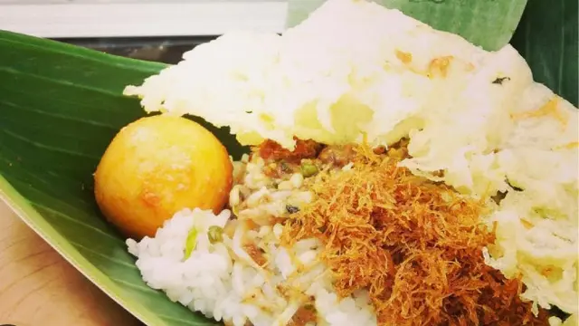 Rekomendasi 5 Warung Nasi Pecel di Malang dengan Varian Khas Jawa Timur