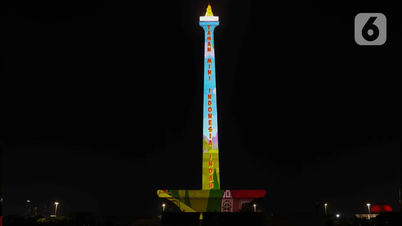 Kawasan Monumen Nasional (Monas), Jakarta Pusat dibuka saat malam pergantian tahun 2024. Namun, Monas tak menggelar pesta kembang api.
