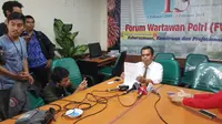 M Ihsan, pengacara mahasiswa tersangka dugaan pemufakatan makar Zainuddin saat menyambangi Polda Metro Jaya, Selasa (4/4/2017). (Liputan6.com/Nanda Perdana Putra)