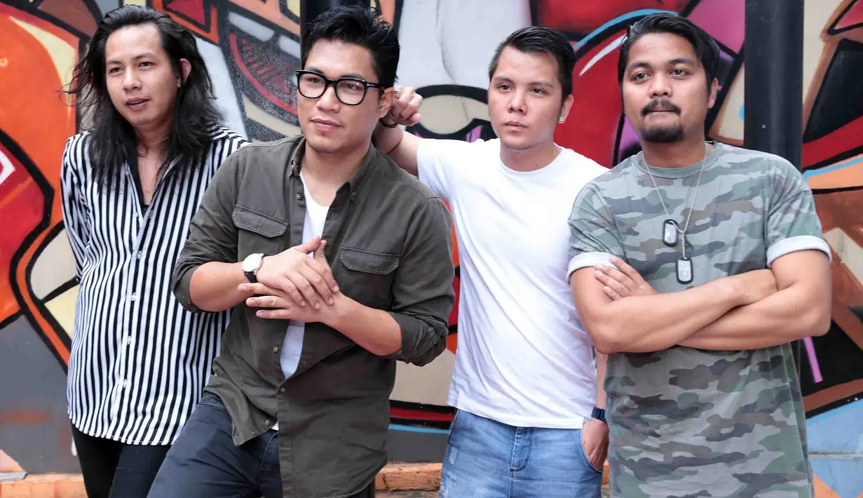 Takdir berkata lain, akhirnya targetnya itu berhasil dicapai dalam waktu hanya dua hari saja. Hingga saat ini, viewer di akun berbagi video gratis untuk video lirik single Asal Kau Bahagia telah mencapai 27 Juta viewers. (Deki Prayoga/Bintang.com)