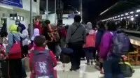 Arus Balik Pemudik di Stasiun Jatinegara dan Senen Mulai Terlihat