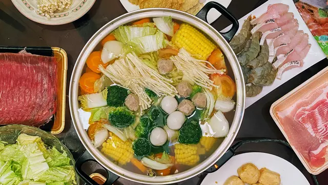 Ilustrasi Steamboat Kuah