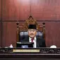 Ketua Majelis Kehormatan Mahkamah Konstitusi (MKMK) Jimly Asshiddiqie memimpin jalannya sidang putusan dugaan pelanggaran etik terhadap hakim Mahkamah Konstitusi (MK) di Mahkamah Konstitusi, Jakarta, Selasa (7/11/2023). (Liputan6.com/Angga Yuniar)