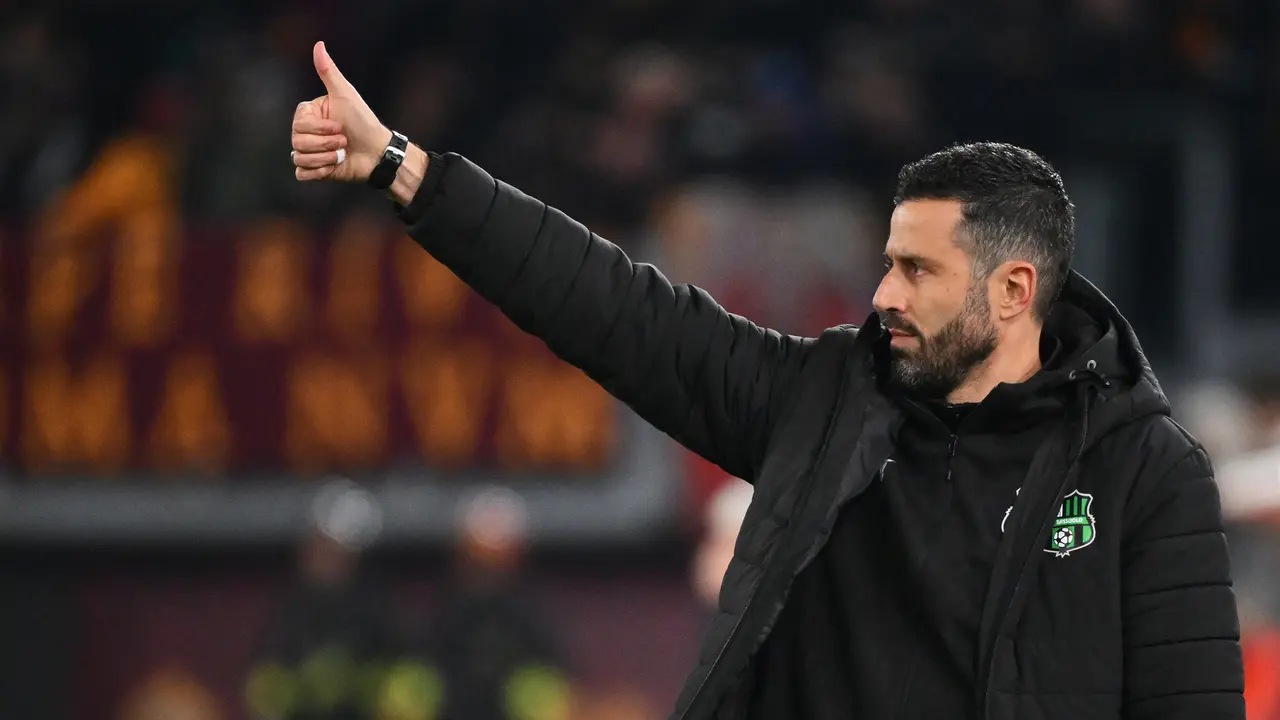 Foto: Aksi Solid Jay Idzes saat Bendung Bomber AS Roma Dapat Sorotan Media Italia