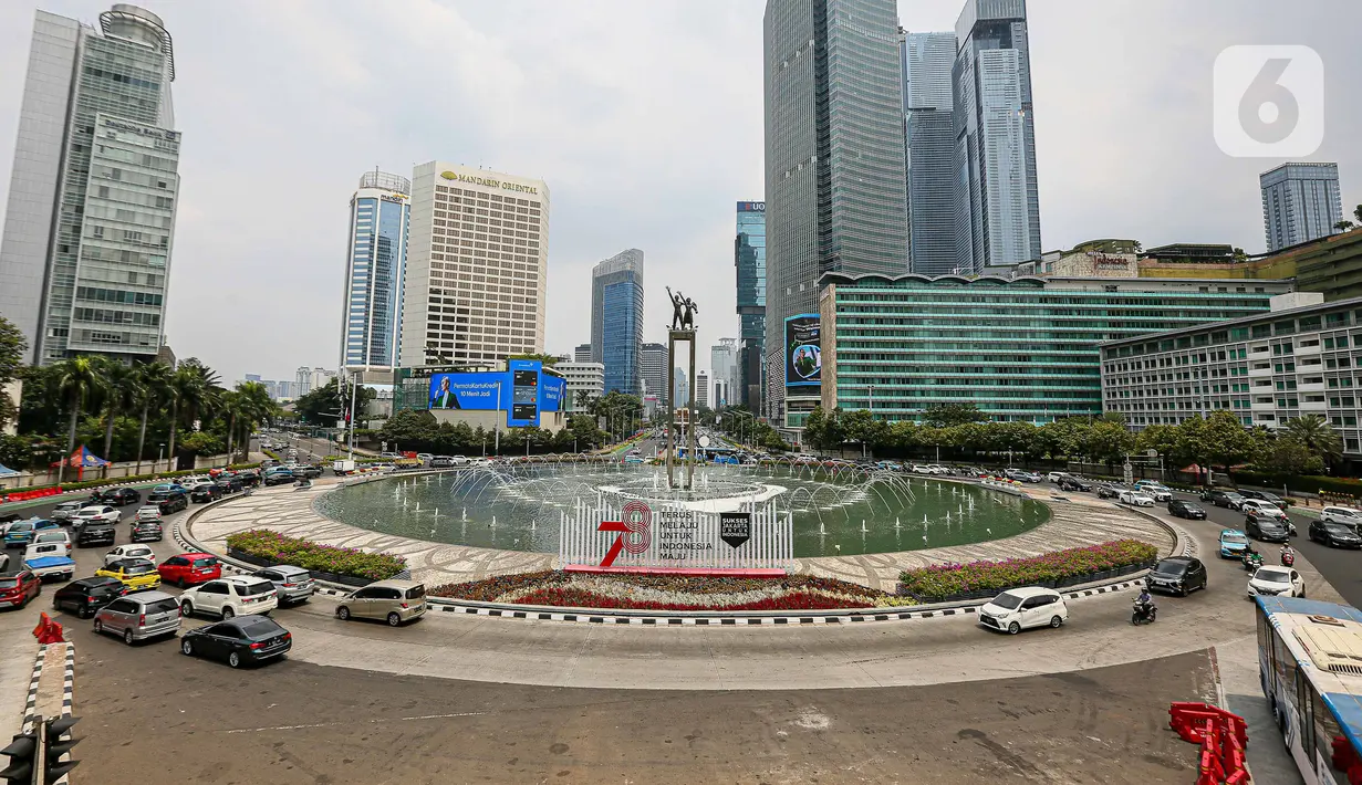 Kondisi udara pada hari Sabtu menurut IQair Jakarta masih diperingkat 6 dengan nilai AQI US 133. (Liputan6.com/Faizal Fanani)