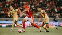 Duel Bali Uited vs Persebaya Surabaya pada laga pekan ke-20 BRI Super League 2025/2026, Sabtu (7/2/2026). (Bola.com/Alit Binawan)