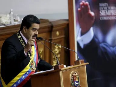 Presiden Venezuela, Nicolas Maduro berbicara di majelis nasional di Caracas, (6/7/2015). Maduro berencana memanggil duta besar Guyana untuk berkonsultasi terkait eksplorasi minyak lepas pantai yang disengketakan. (REUTERS/Jorge Dan Lopez)