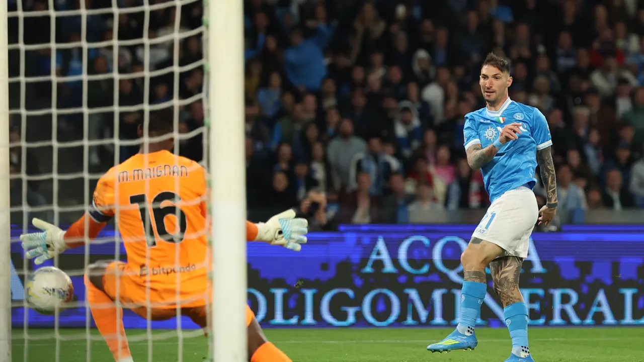 Momen gol Matteo Politano