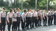 Polda Metro Jaya menerjunkan lima ribu personil kepolisian mengamankan area Car Free Day agar steril dari unsur unsur berbau politik, Bunderan Hotel Indonesia, Menteng, Jakarta Pusat, Minggu pagi tadi.