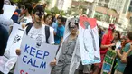 Sejumlah orang membawa poster dan menyerukan "save animal" dalam aksi #SaveAnimal di kawasan Bunderan HI, Jakarta, Minggu (31/1/2016). Dalam aksinya mereka mengecam perburuan binatang dan hentikan pembakaran hutan. (Liputa6.com/Faizal Fanani)