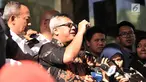 Ketua Komisi Pemilihan Umum (KPU) Arief Budiman memberi keterangan kepada awak media terkait kasus hoaks surat suara tercoblos di Gedung Bareskrim Polri, Gambir, Jakarta, Kamis (3/1). (Merdeka.com/Iqbal S. Nugroho)