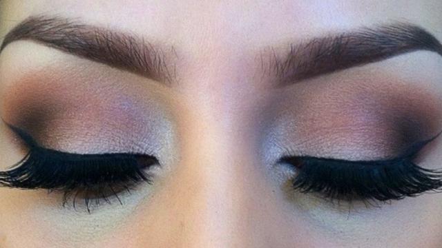 Tutorial Membuat Eyeshadow Smokey Eyes Ini Mudah Kamu Tiru