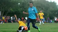 Striker Arema, Sunarto, punya kenangan saat bermain melawan PSMS di Stadion Teladan, Medan. (Bola.com/Iwan Setiawan)