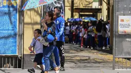 Penutupan dilakukan sebagai langkah pencegahan menghadapi musim kemarau yang terik di Filipina. (Jam STA ROSA/AFP)