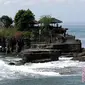 Umat Hindu Dharma di Bali merayakan hari Tumpek Wariga, persembahan suci yang khusus ditujukan untuk semua jenis tumbuh-tumbuhan.