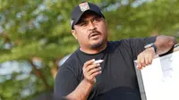Pelatih kepala Malut United FC, Imran Nahumarury saat memberikan arahan kepada para pemain. (Bola.com/Dok Malut United FC)