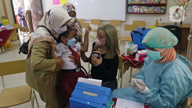 FOTO: Vaksinasi Covid-19 untuk Anak Usia 6-11 Tahun Mulai Dilaksanakan